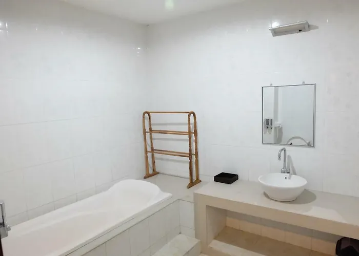 Taman Sari Tagtag ゲストハウス 4*